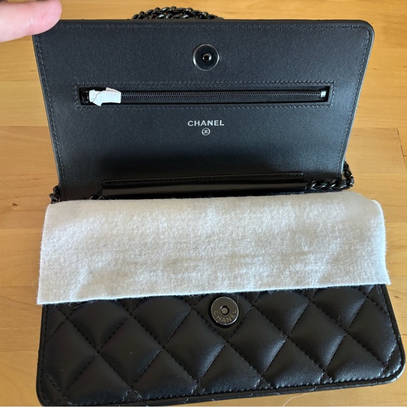 Chanel So Black Wallet on Chain - Picture 3 of 7